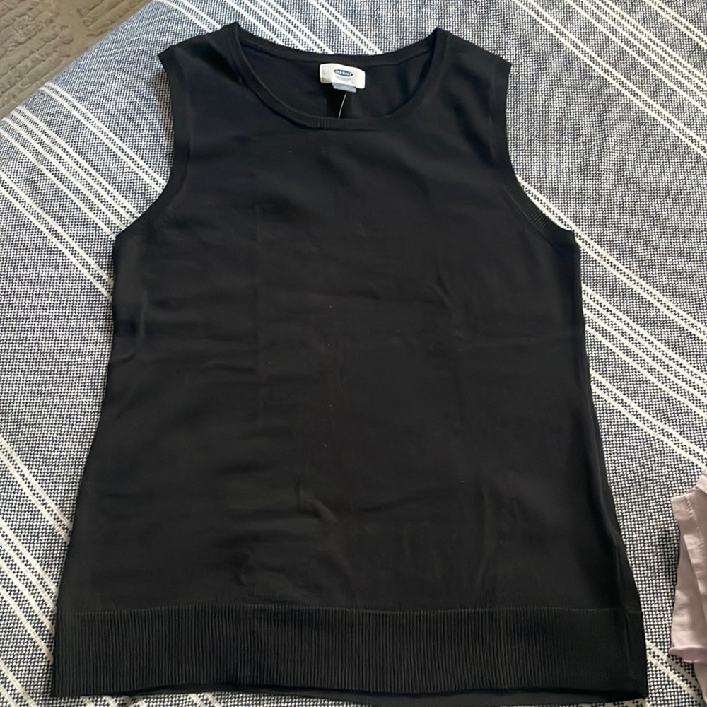 Sleeveless sweater tank